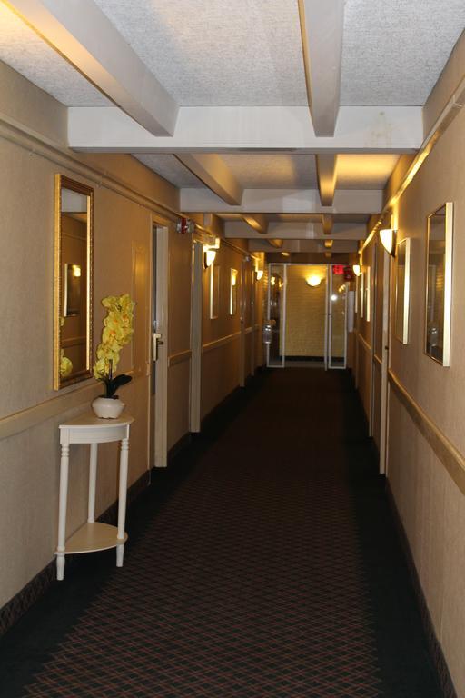 Rodeway Inn & Suites ロックフォード エクステリア 写真